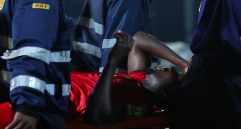 صورة.. أجايي يستعد للعودة إلى القاهرة على "عكازين"